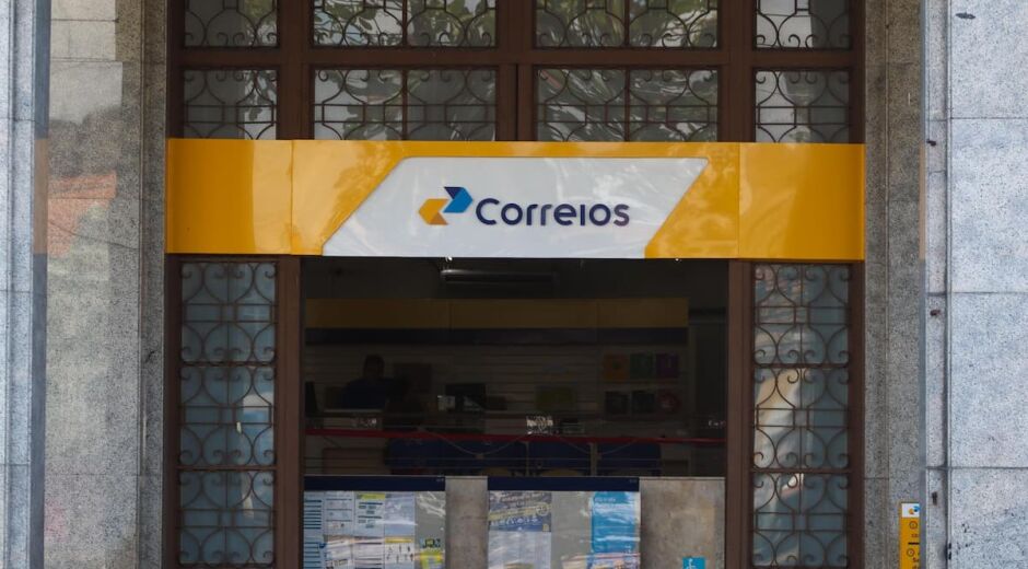 Funcionários dos Correios entram em greve em 9 estados com impacto nas entregas de final de ano