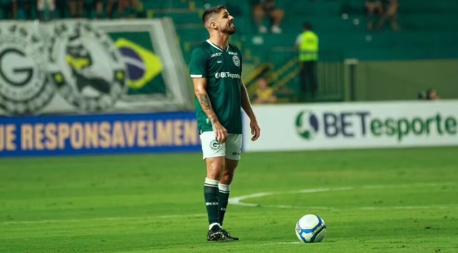 Náutico negocia contratação do volante Rafael Gava