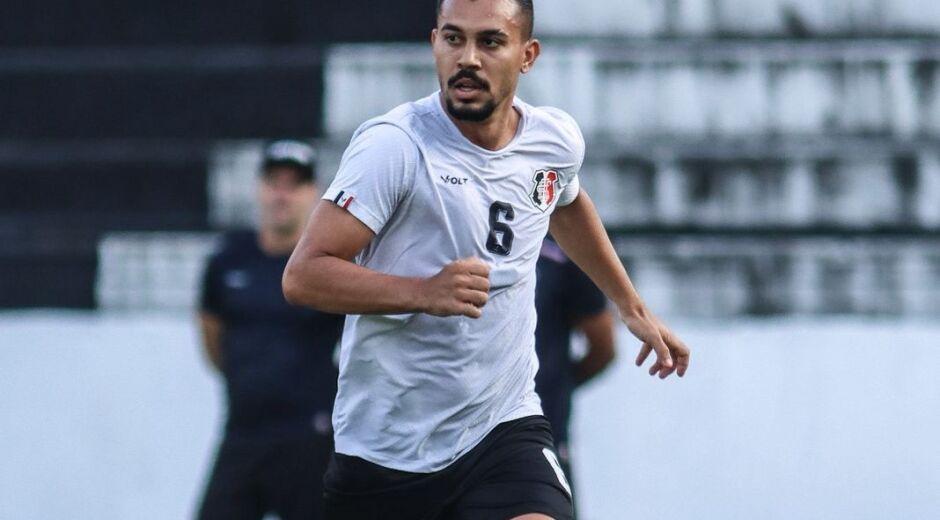 Santa Cruz: Rodrigues tem caminho aberto para titularidade após lesão de Alex Ruan 