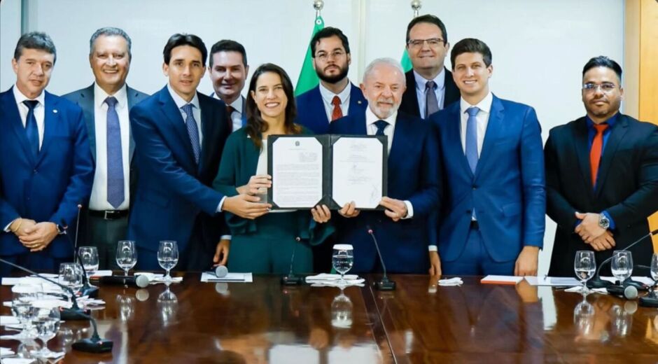 Lula reúne Raquel Lyra e João Campos e anuncia R$ 4 bilhões para recuperar Metrô do Recife