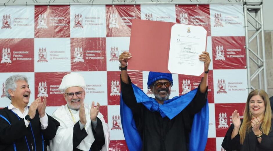 Poeta e cantador Maciel Melo recebe Título de Doutor Honoris Causa