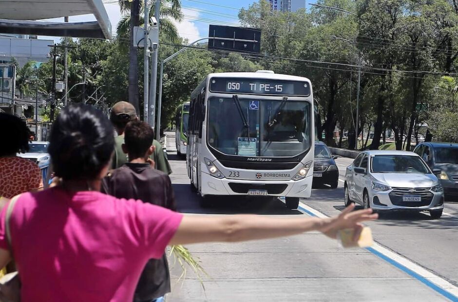 Partida entre Santa Cruz x Sergipe contará com operação especial de ônibus; confira