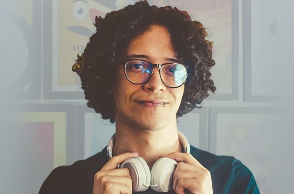 “Overcompensating” constrói um retrato sobre a performance como sobrevivência