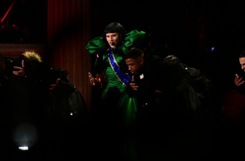 Lady Gaga faz an&uacute;ncio misterioso e f&atilde;s desconfiam de novo projeto; assista v&iacute;deo 