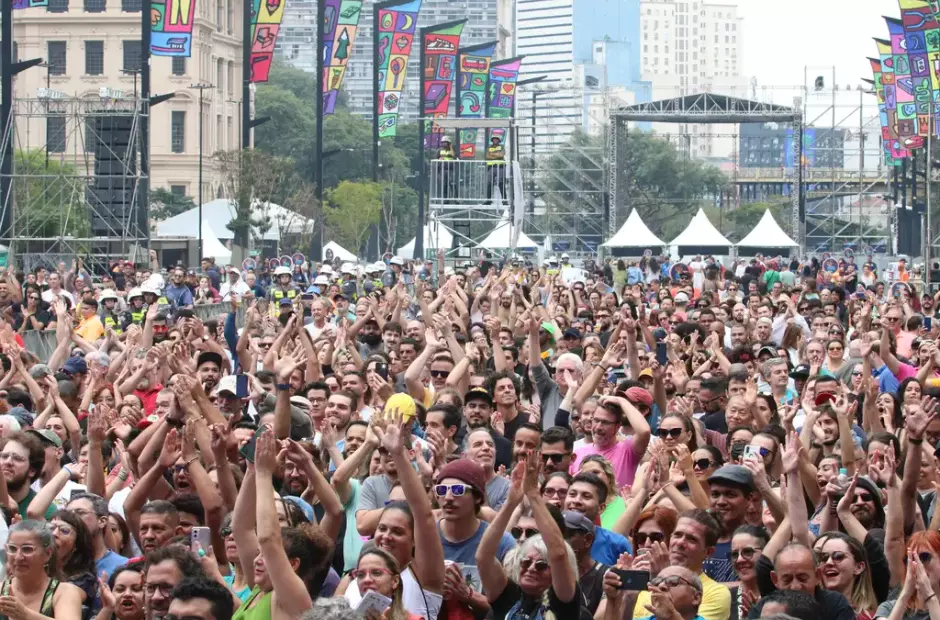 Filmes, peças, festas e múltiplas exposições engrossam a programação da Virada Cultural de SP