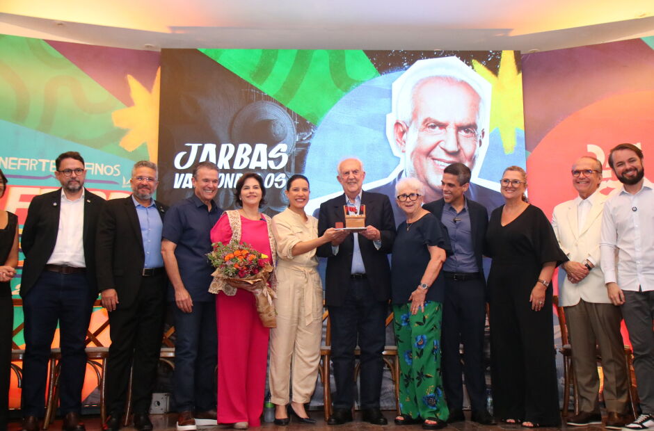 Homenagem a Jarbas Vasconcelos estreita relação com ala do MDB.