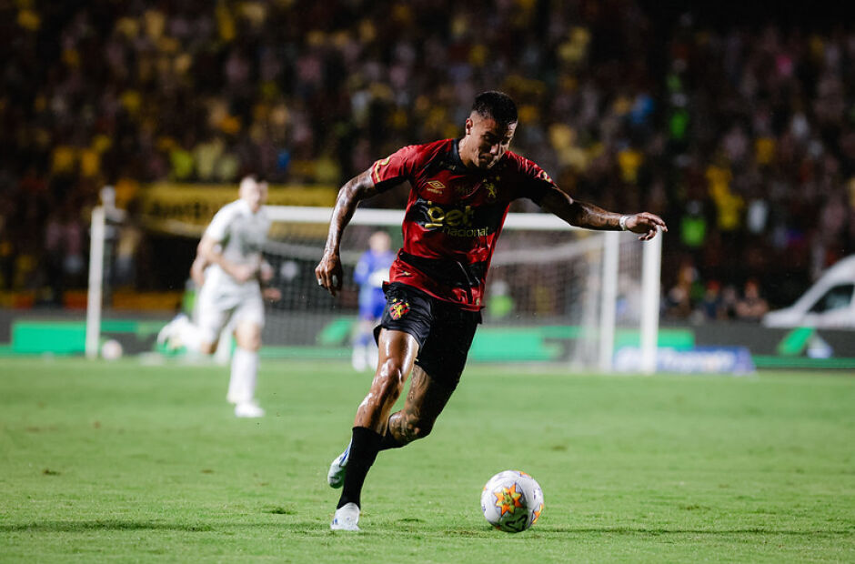 Sport encaminha saída de Carlos Alberto em troca com Derik Lacerda, do Cuiabá 