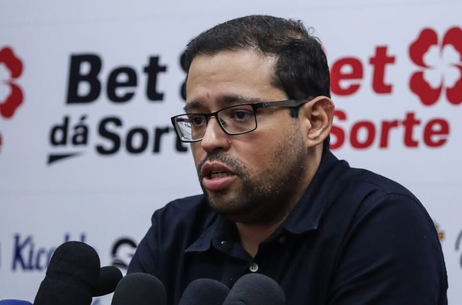 Santa Cruz renova com CEO Pedro Henriques