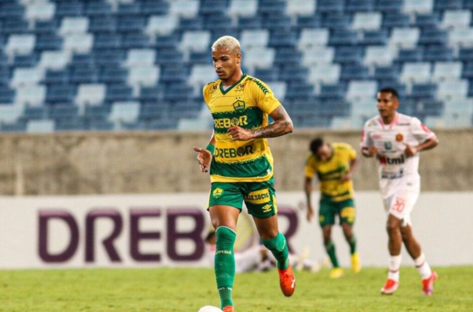 Náutico oficializa contratação de Lucas Cardoso 