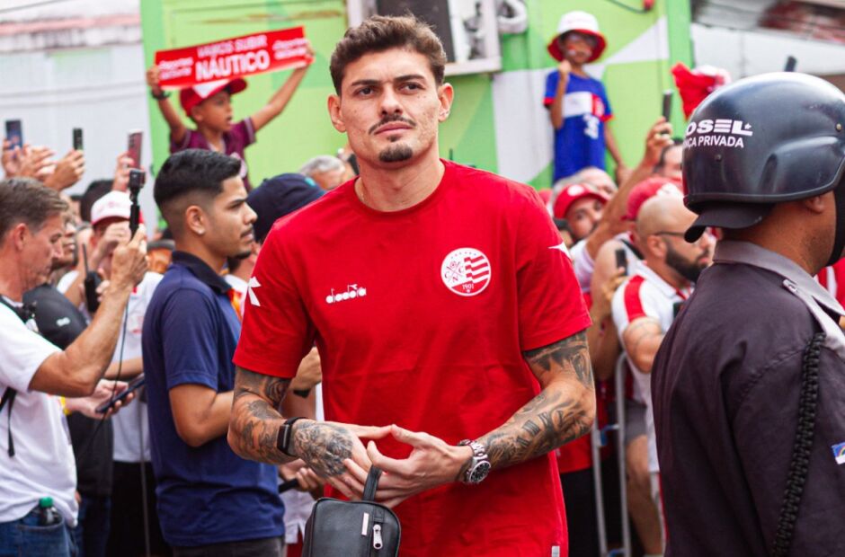 Noroeste anuncia retorno do zagueiro Carlinhos