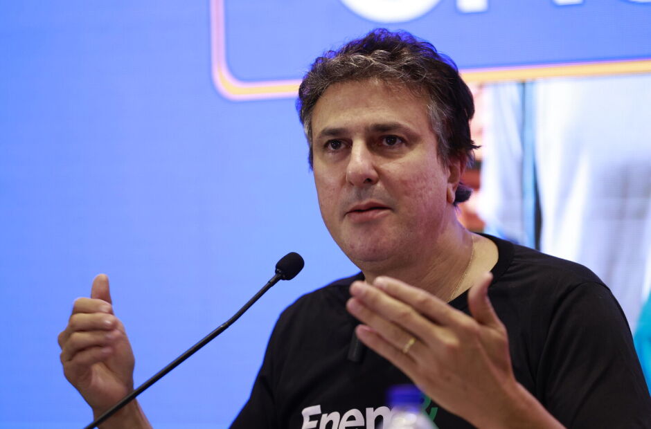 Cerim&ocirc;nia de entrega de t&iacute;tulo ao ministro da Educa&ccedil;&atilde;o &eacute; adiada.