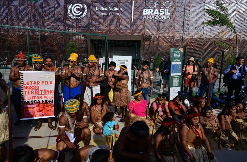 COP30: nova manifestação de indígena fecha portão principal da conferência
