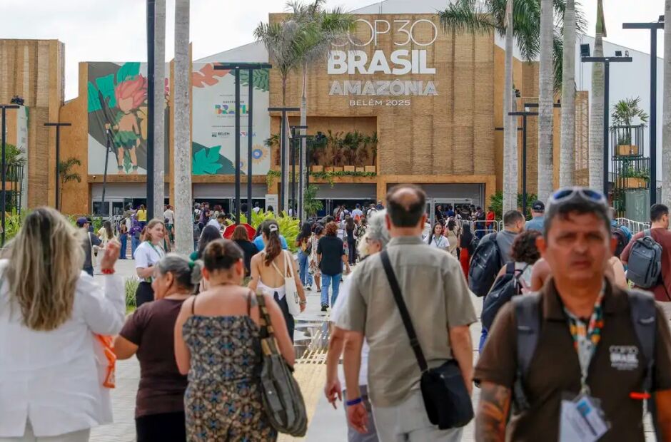 Cientistas criticam ausência de combustíveis fósseis em texto da COP30