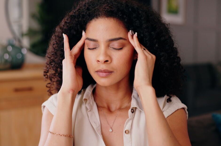 Dor de cabe&ccedil;a: quando saber se o sintoma pode ser algo mais s&eacute;rio?