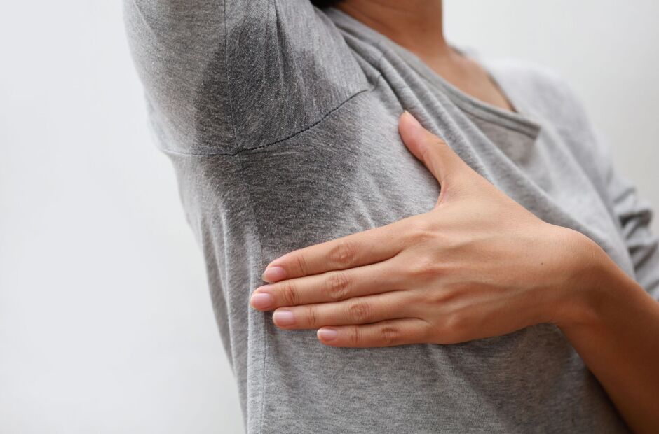 Verão chegando e o incômodo da hiperidrose: saiba como tratar o suor excessivo