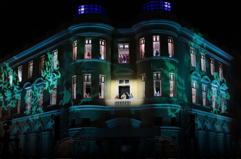 Coro juvenil abre o clima natalino no Marco Zero