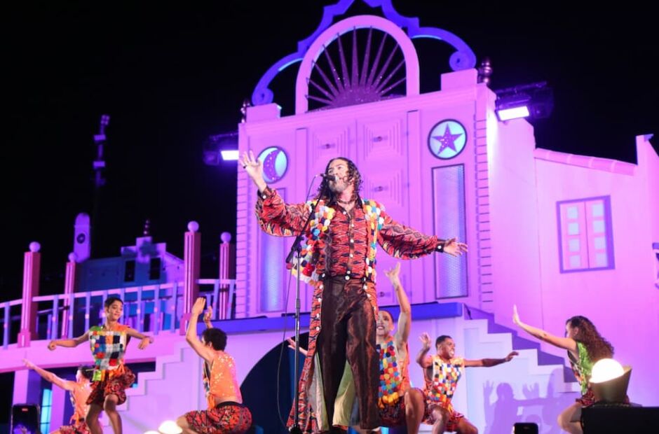 Primeiro dia do Baile do Menino Deus abre temporada natalina no Marco Zero