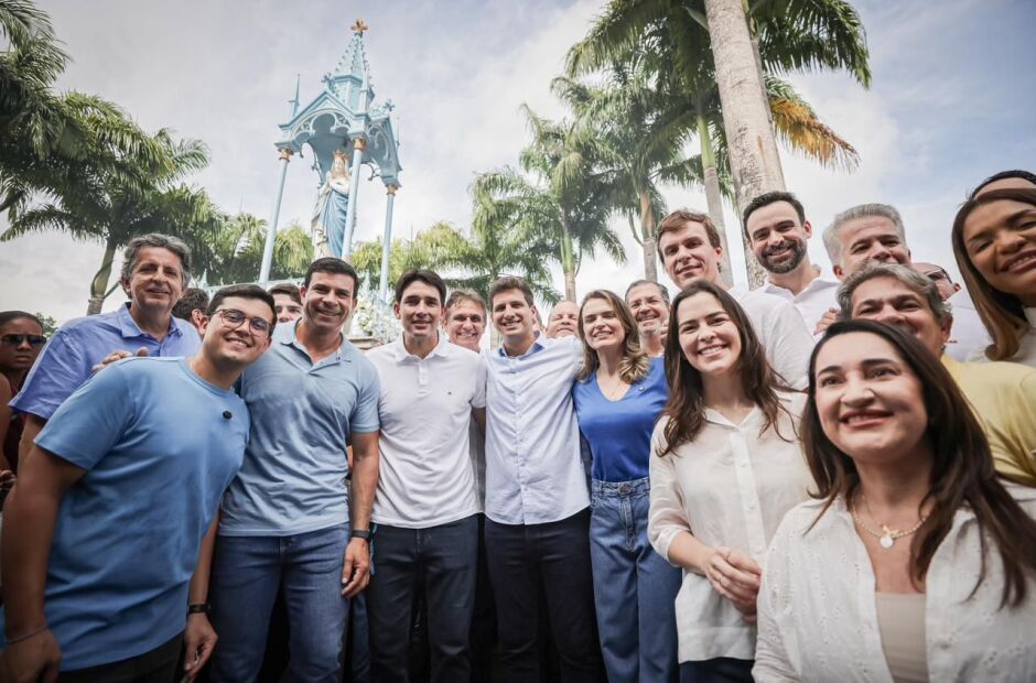 João Campos sobe o Morro com três pré-candidatos ao Senado e outros aliados.