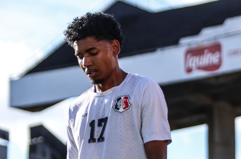 Santa Cruz apresenta Vitinho, que chega com status de promessa  