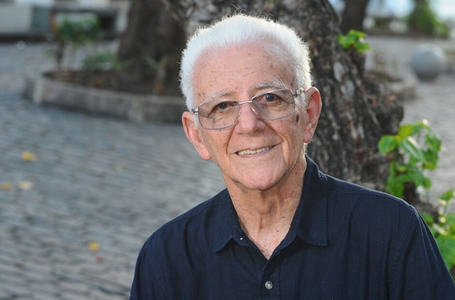 Onildo Almeida, aos 97 anos, tem "Forrock" resmaterizado e "Feira de Caruaru" renovada
