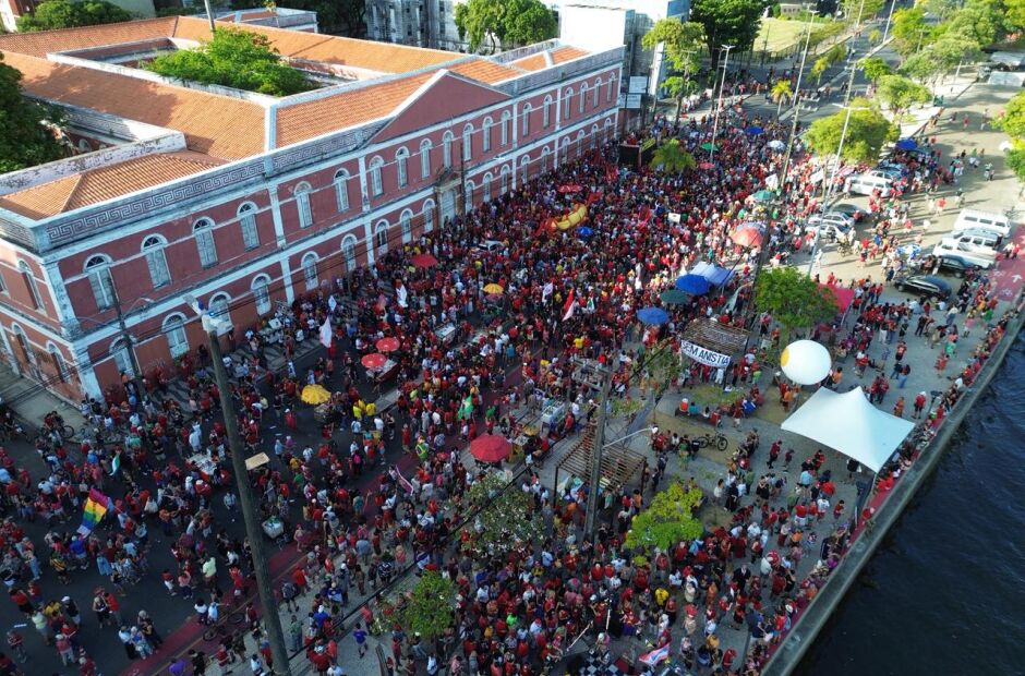 Manifesta&ccedil;&atilde;o no Recife pressiona Senado contra PL da dosimetria