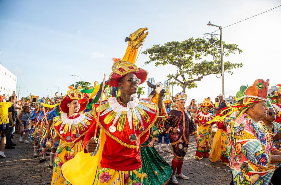 Baile do Menino Deus sai em cortejo in&eacute;dito pelas ruas do Recife