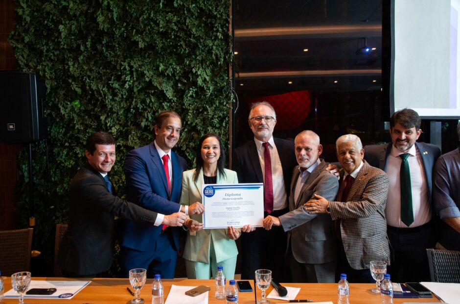 Gere homenageia Braga S&aacute; e Ingrid Zanella em almo&ccedil;o que encerra a temporada 2025.