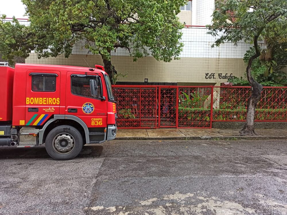 Bombeiros apagam incêndio e salvam morador no bairro dos ...