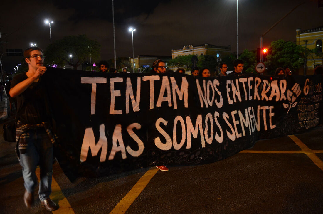 Manifestantes lembram vítimas do massacre de Carandiru