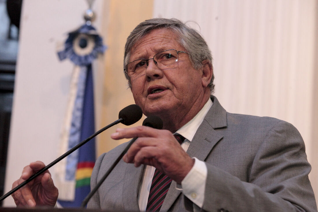 Ângelo contesta, entre outras coisas, projeto que tramita na Câmara de Sertânia