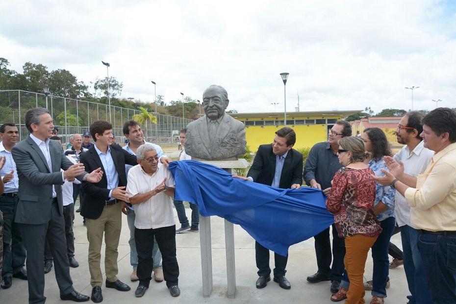 Busto foi inaugurado na manhã desta sexta-feira