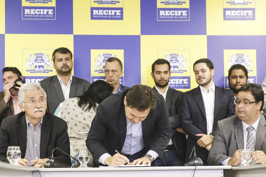 Prefeito do Recife sancionou o Plano Municipal de Juventude do Recife