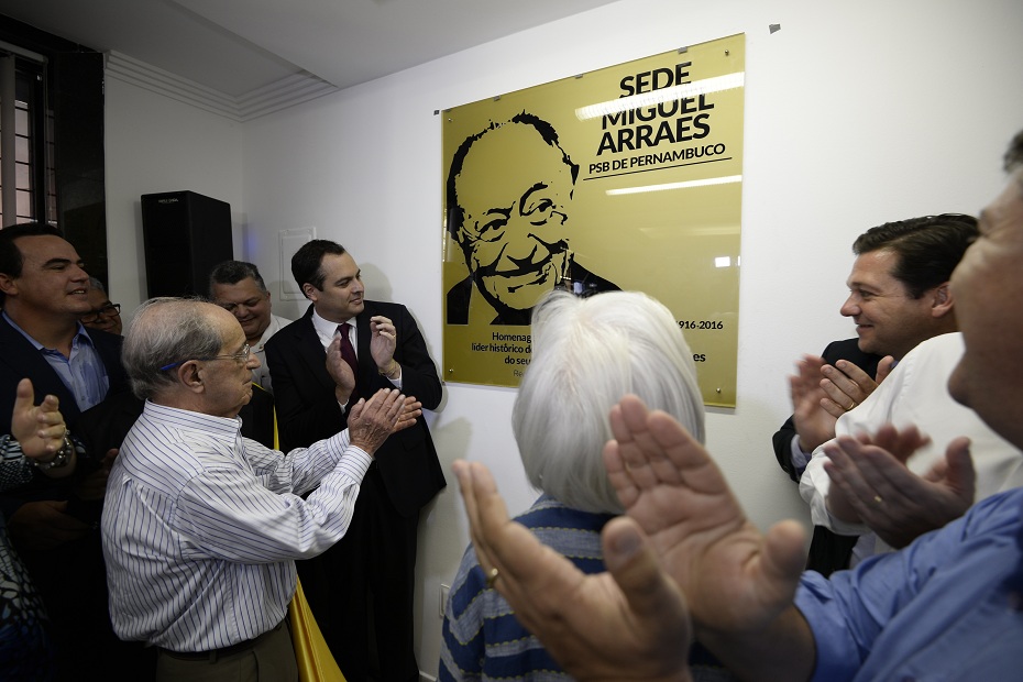 Socialistas homenageiam ex-governador