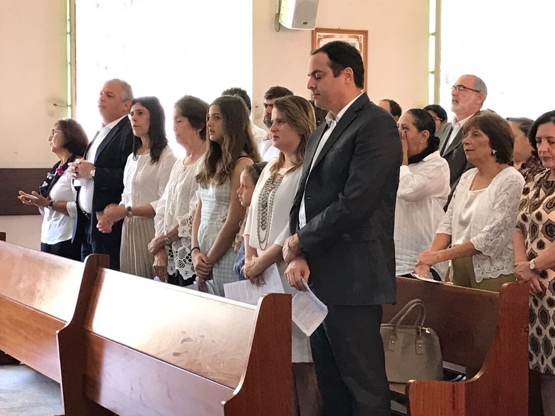 Paulo Câmara marcou presença na Missa de Ação de Graças, na Igreja de Casa Forte