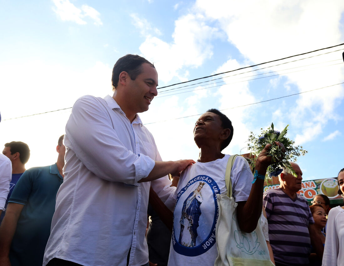 Governador Paulo Câmara marca presença na festa do Morro da Conceição