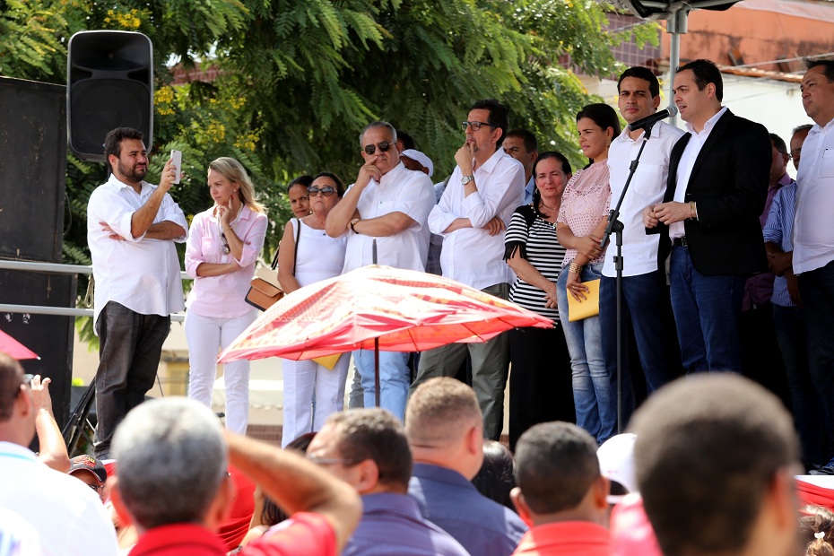 Paulo Câmara entregou rodovia nesta sexta-feira (23)