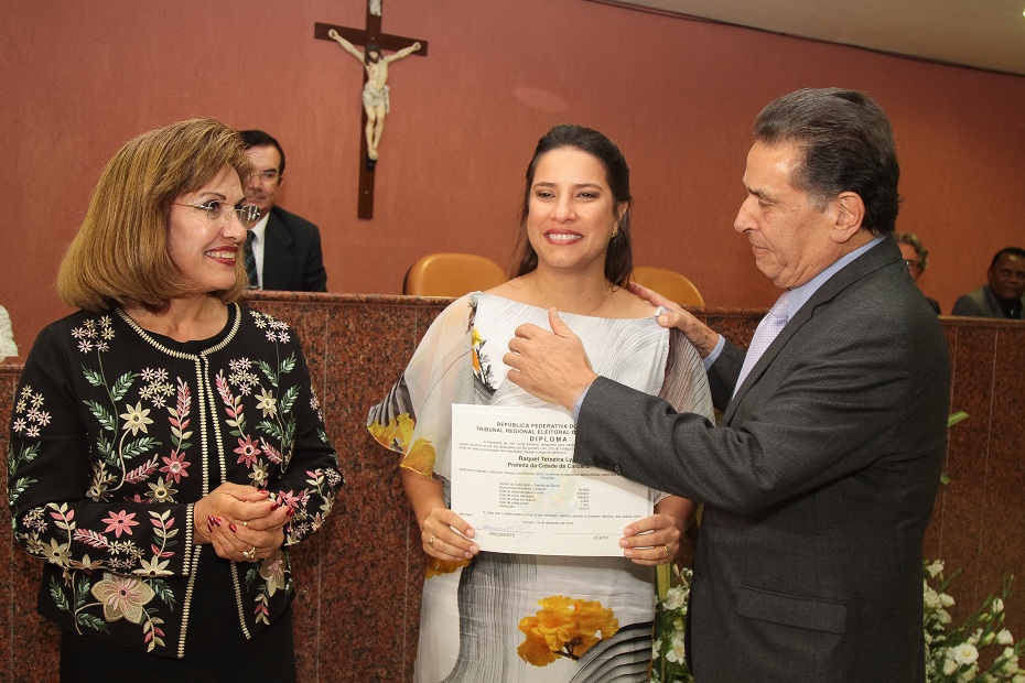 Raquel Lyra em cerimônia de diplomação