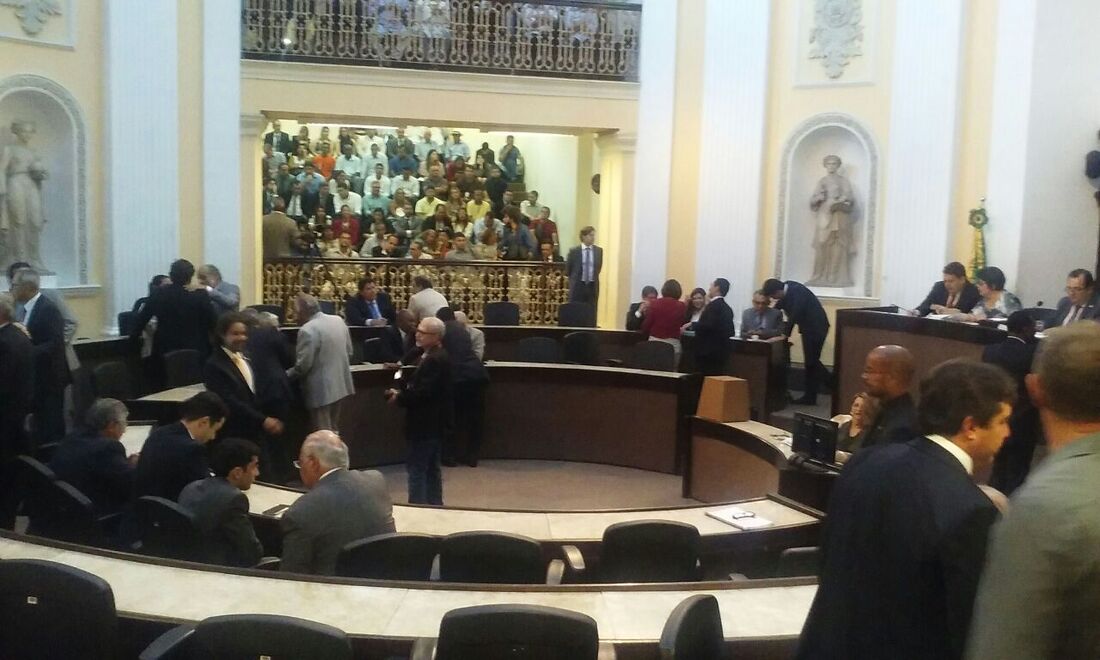 Deputados escolhem novos membros da Mesa Diretora