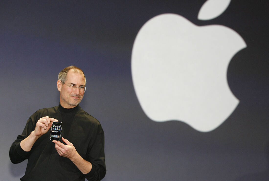 Em 9 de janeiro de 2007, Steve Jobs apresentou o iPhone ao grande público