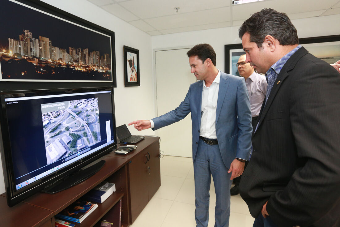 Prefeito Anderson Ferreira apresentou projeto viário ao Ministro dos Transportes, Maurício Quintella, em seu gabinete