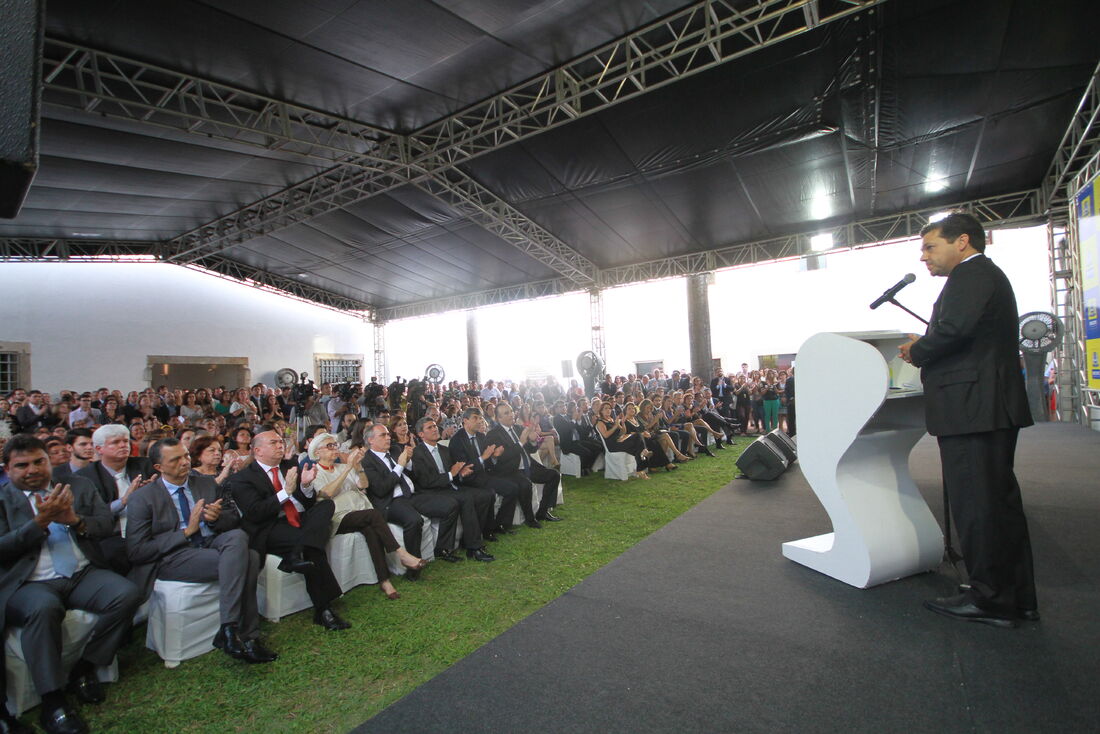 Geraldo Julio deu posse aos secretários nesta segunda (2)