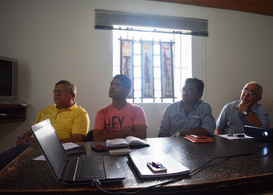 Prefeito em encontro com secretários municipais