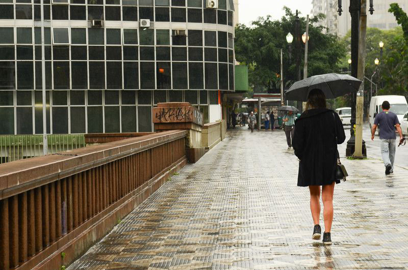 A cidade de São Paulo entrou em estado de atenção para as chuvas que caem sobre a capital na tarde desta quarta-feira, 6