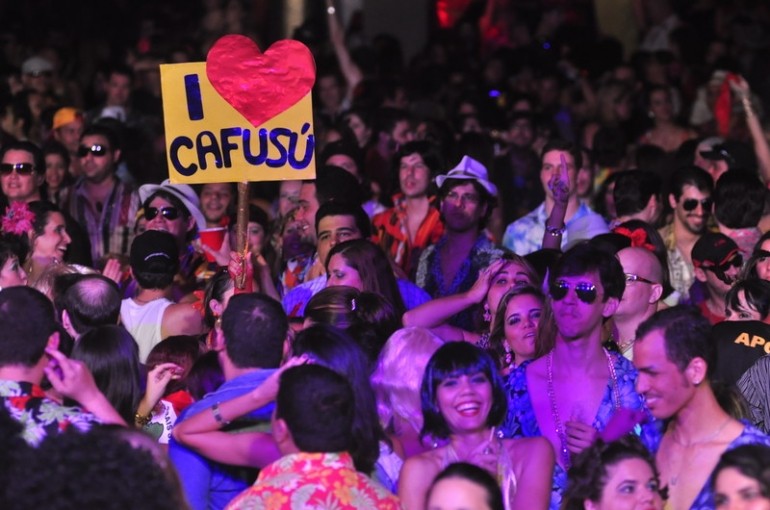 Das prévias que caíram no gosto do público, o I Love Cafusú vem com tema ligado a praia desta vez