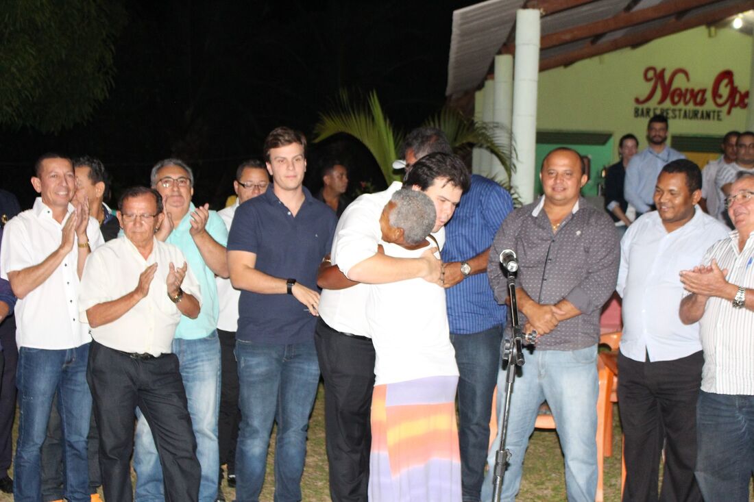 Ministro Fernando Filho acompanhou o irmã e prefeito de Petrolina, Miguel Coelho, em agendas