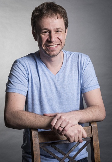 Tiago Leifert vai dar aquela espiadinha nos participantes do BBB17 em uma sala personalizada