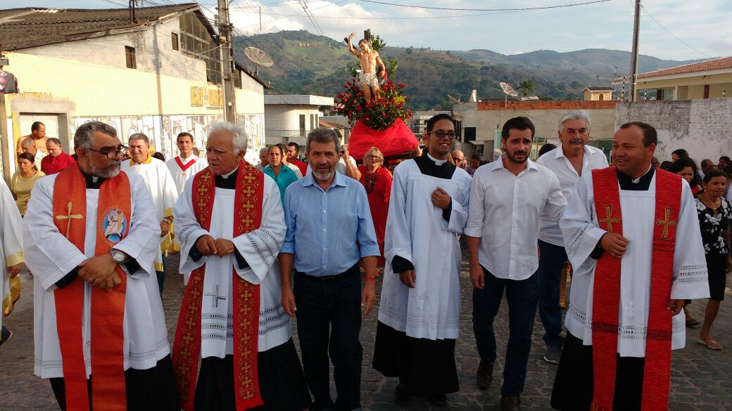 Deputado Gonzaga Patriota visita festejos de São Sebastião no interior de Pernambuco