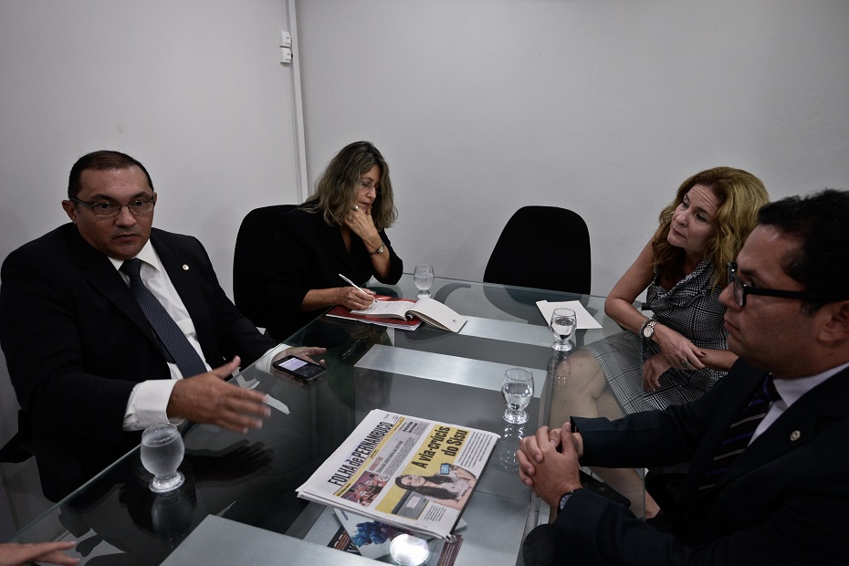 Francisco Dirceu Barros visitou a redação da Folha de Pernambuco