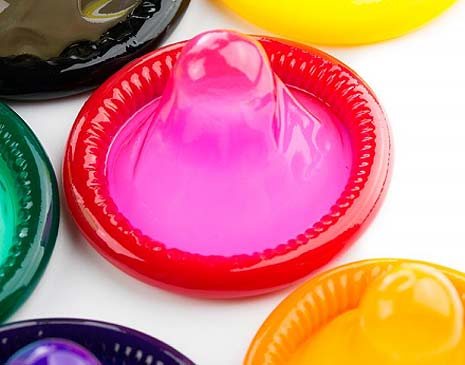 A gonorreia é causada por uma bactéria transmitida durante relações sexuais sem proteção