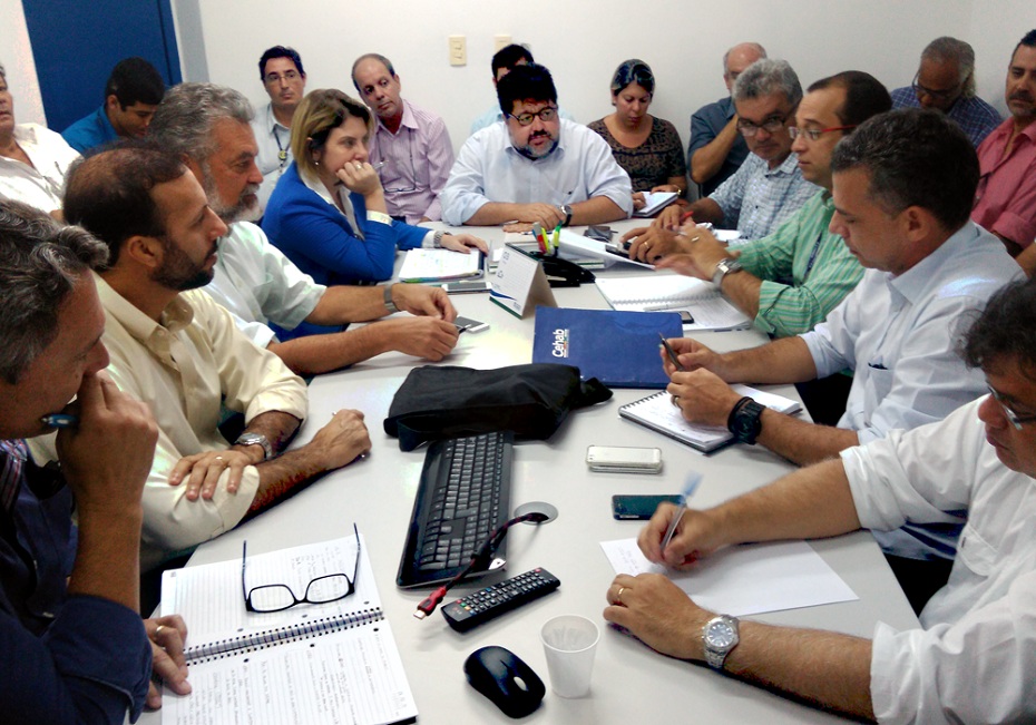 Reunião foi realizada na manhã desta segunda-feira (6)